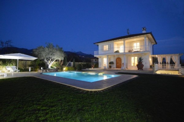 casa indipendente in vendita a Pietrasanta in zona Fiumetto