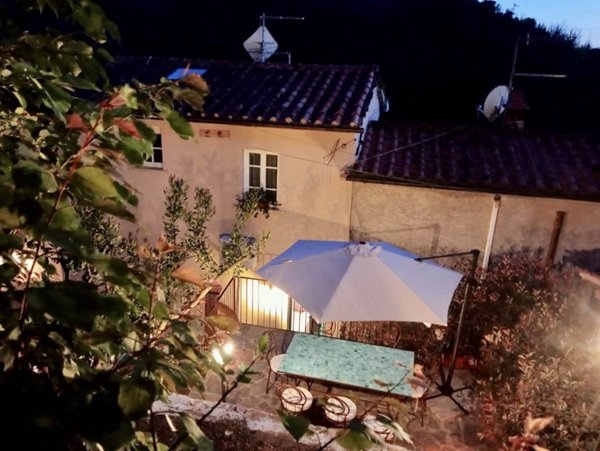 casa indipendente in vendita a Pietrasanta in zona Solaio
