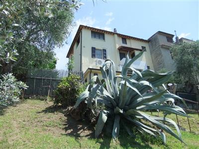 casa indipendente in vendita a Pietrasanta in zona Capezzano Monte