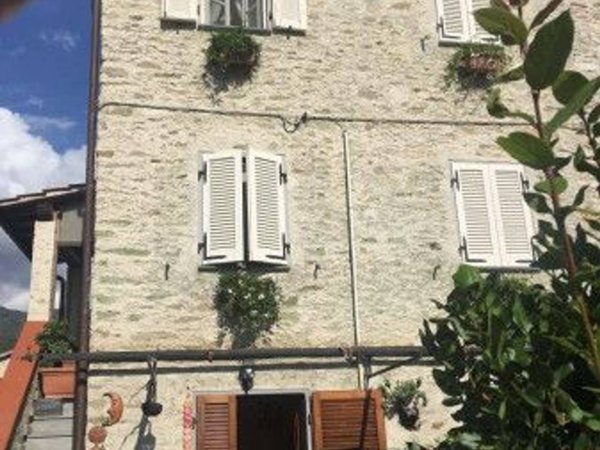 casa indipendente in vendita a Pietrasanta