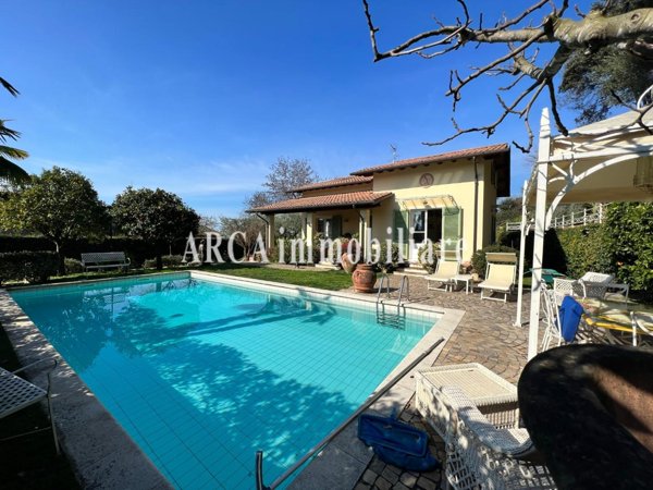 casa indipendente in vendita a Pietrasanta