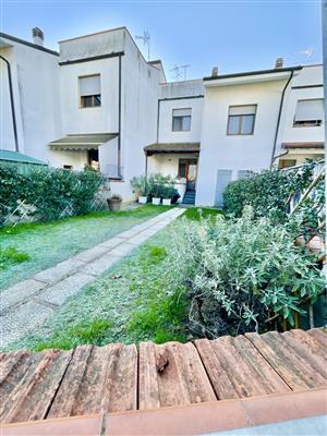 casa indipendente in vendita a Pietrasanta in zona Marina di Pietrasanta
