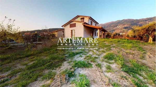 casa indipendente in vendita a Pietrasanta in zona Strettoia