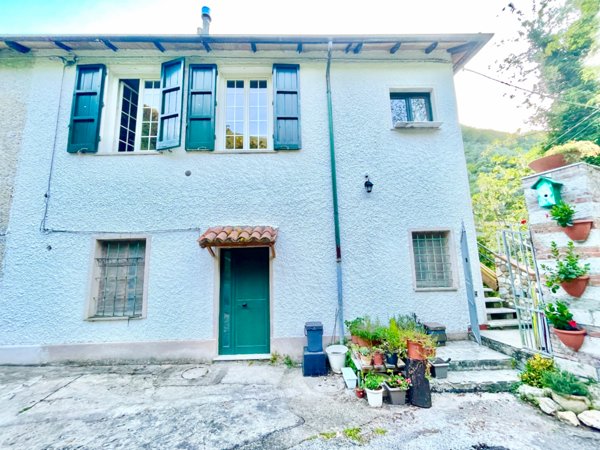 appartamento in vendita a Pietrasanta in zona Valdicastello