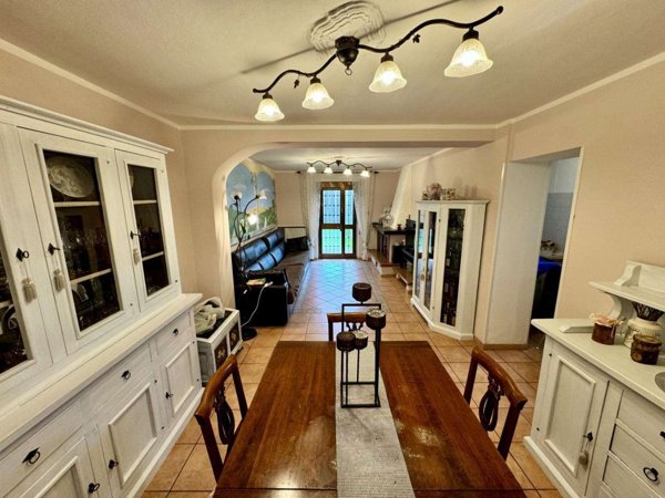 casa indipendente in vendita a Pietrasanta in zona Strettoia