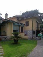 casa indipendente in vendita a Pietrasanta in zona Tonfano