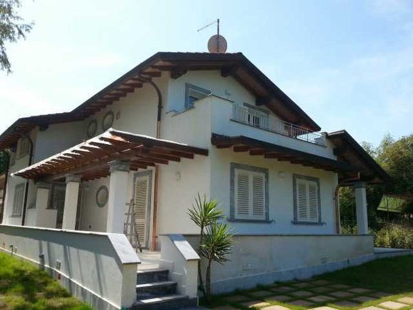 casa indipendente in vendita a Pietrasanta in zona Marina di Pietrasanta