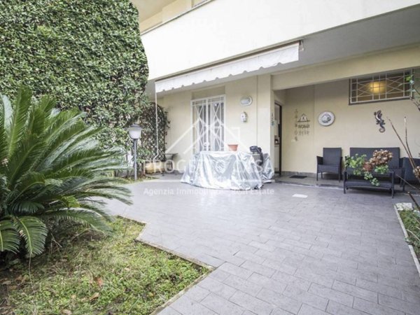 appartamento in vendita a Pietrasanta in zona Vignone