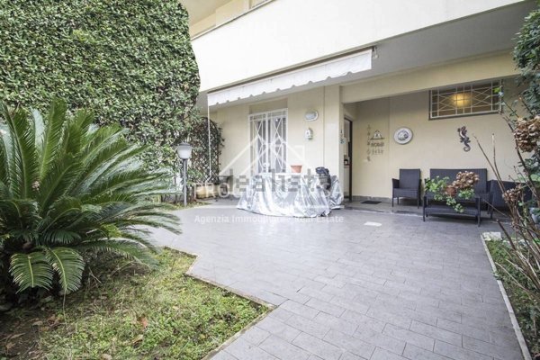 appartamento in vendita a Pietrasanta in zona Fiumetto