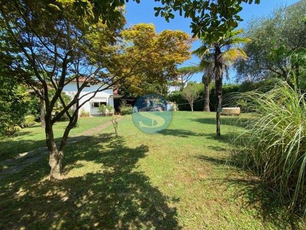 casa indipendente in vendita a Pietrasanta in zona Marina di Pietrasanta