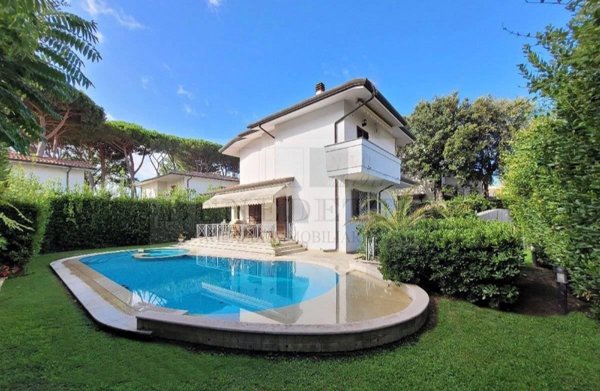 casa indipendente in vendita a Pietrasanta in zona Tonfano