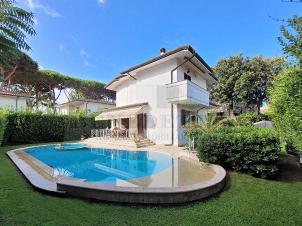 casa indipendente in vendita a Pietrasanta in zona Tonfano
