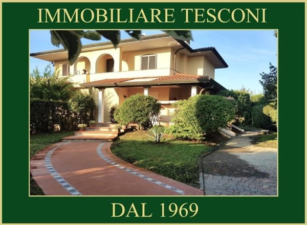 casa indipendente in vendita a Pietrasanta in zona Focette