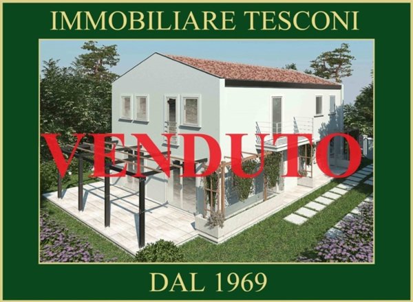 casa indipendente in vendita a Pietrasanta in zona Tonfano