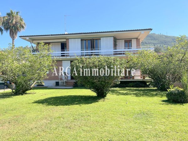 casa indipendente in vendita a Pietrasanta