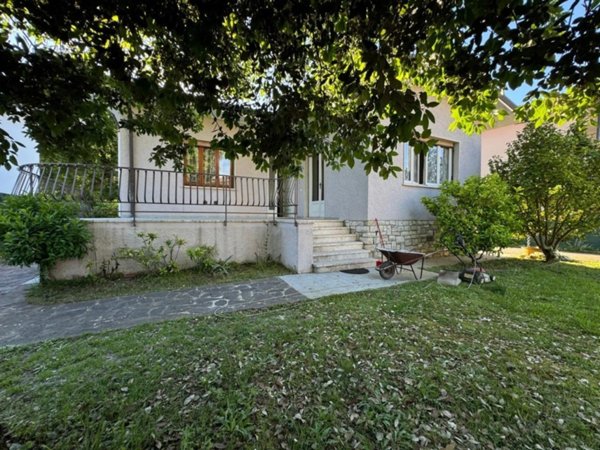 casa indipendente in vendita a Pietrasanta in zona Vignone