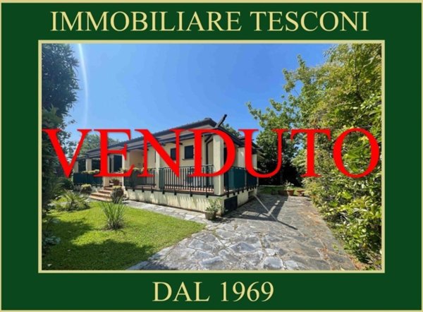 casa indipendente in vendita a Pietrasanta in zona Tonfano