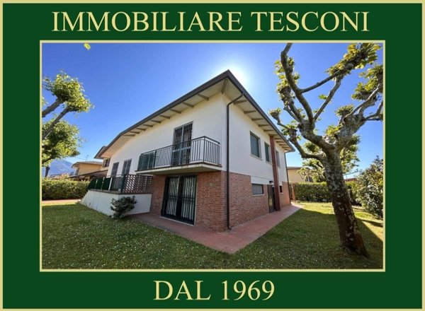 casa indipendente in vendita a Pietrasanta in zona Tonfano