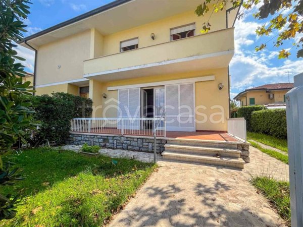 casa indipendente in vendita a Pietrasanta in zona Tonfano