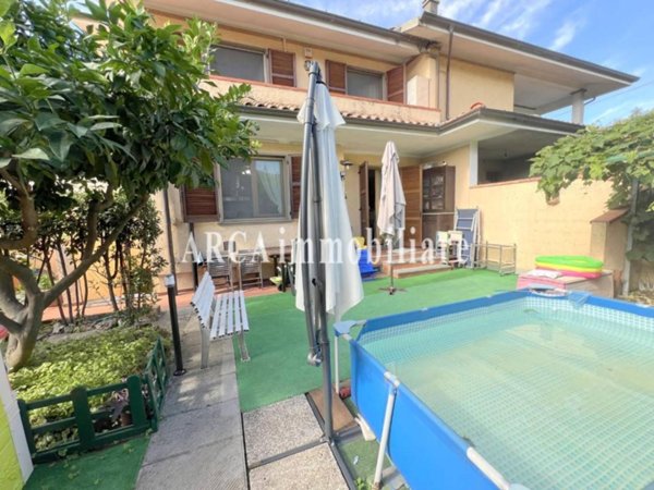 casa indipendente in vendita a Pietrasanta