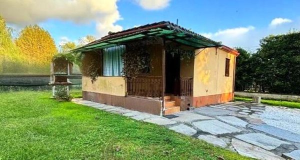 casa indipendente in vendita a Pietrasanta in zona Fiumetto