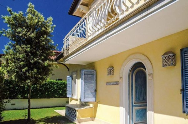 casa indipendente in vendita a Pietrasanta in zona Tonfano
