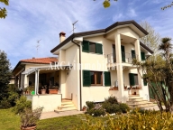 casa indipendente in vendita a Pietrasanta
