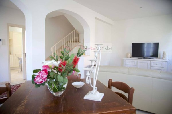 casa indipendente in vendita a Pietrasanta in zona Strettoia