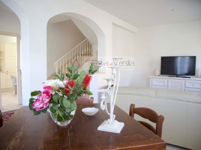 casa indipendente in vendita a Pietrasanta in zona Strettoia