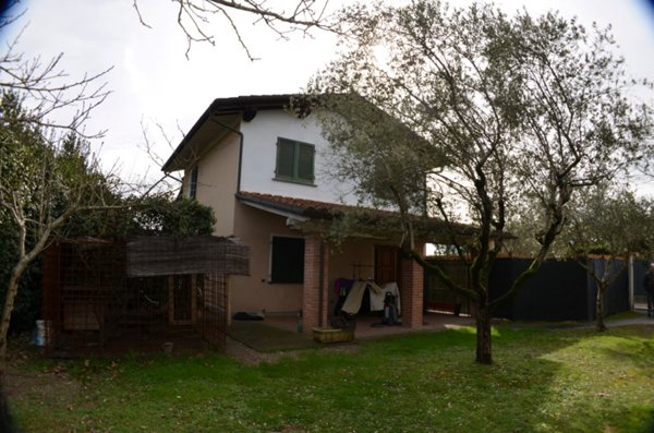 villetta a schiera in vendita a Pietrasanta in zona Tonfano
