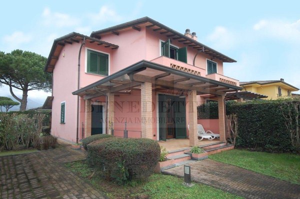 casa indipendente in vendita a Pietrasanta in zona Vignone