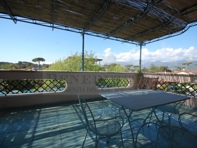 appartamento in vendita a Pietrasanta in zona Marina di Pietrasanta