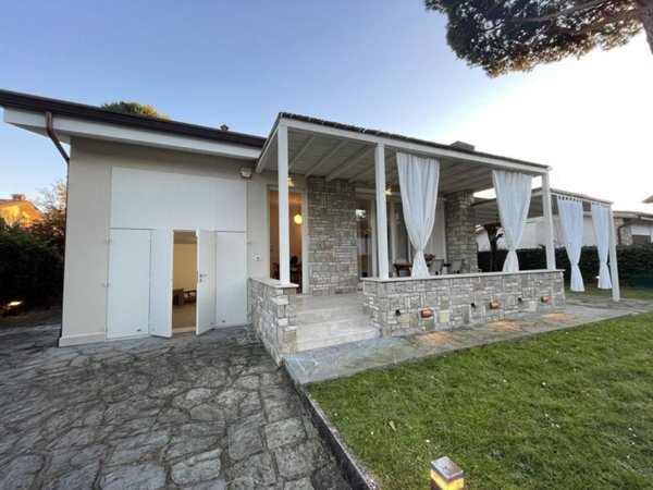 casa indipendente in vendita a Pietrasanta in zona Marina di Pietrasanta