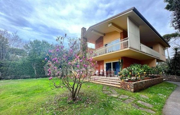 casa indipendente in vendita a Pietrasanta in zona Marina di Pietrasanta