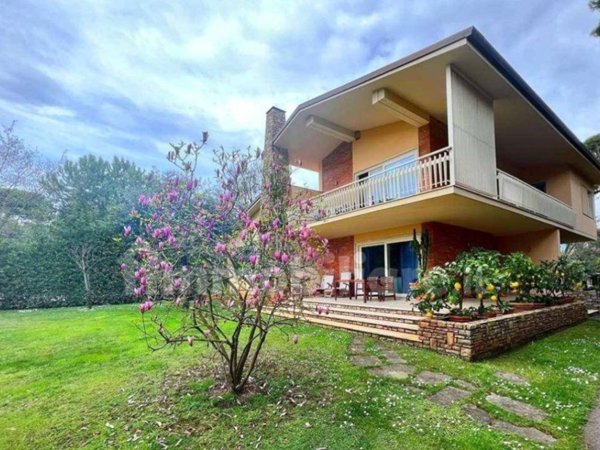 casa indipendente in vendita a Pietrasanta in zona Marina di Pietrasanta