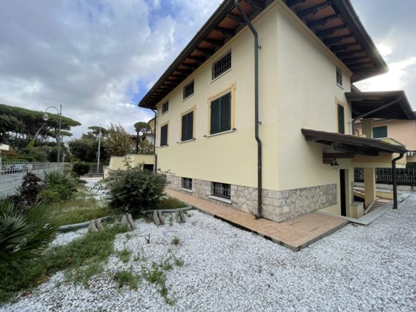 casa indipendente in vendita a Pietrasanta in zona Focette