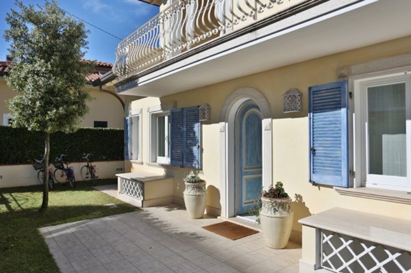 casa indipendente in vendita a Pietrasanta in zona Vignone