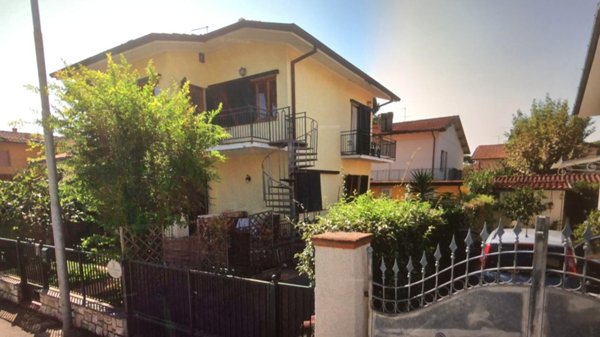 casa indipendente in vendita a Pietrasanta in zona Tonfano