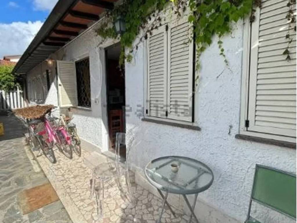 quadrivano in vendita a Pietrasanta in zona Fiumetto