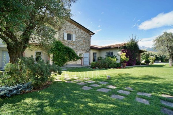 casa indipendente in vendita a Pietrasanta