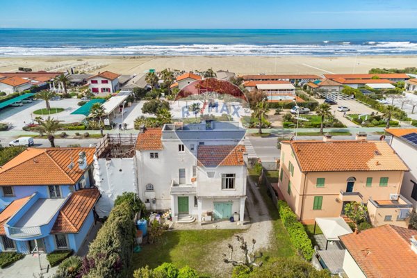 casa indipendente in vendita a Pietrasanta in zona Vignone