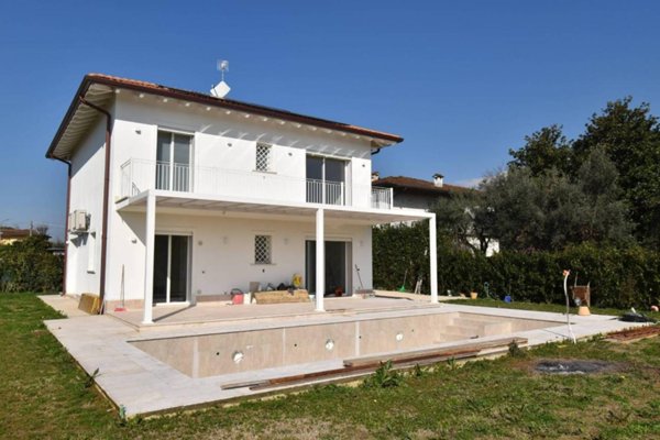 casa indipendente in vendita a Pietrasanta