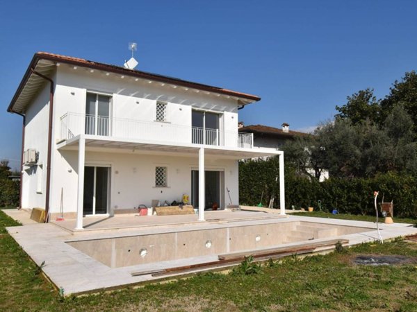 casa indipendente in vendita a Pietrasanta