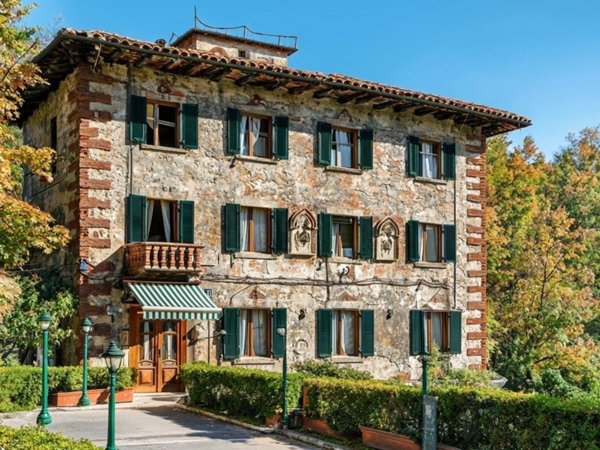 negozio in vendita a Pietrasanta