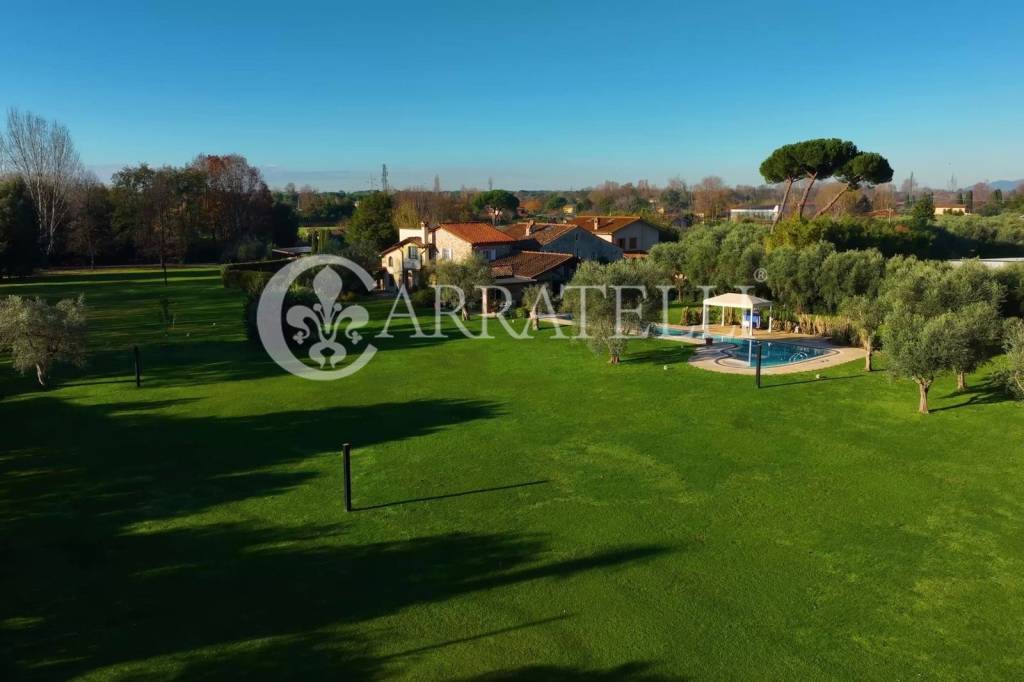 casa indipendente in vendita a Pietrasanta in zona Crociale