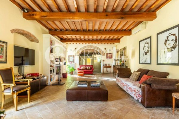 casa indipendente in vendita a Pietrasanta in zona Crociale