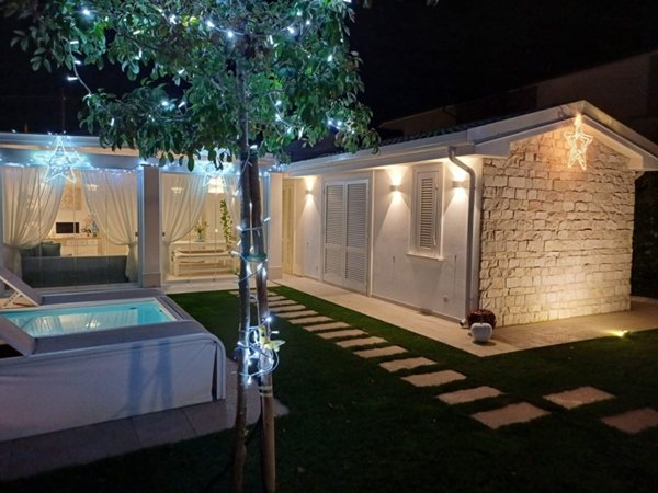 casa indipendente in vendita a Pietrasanta in zona Vignone