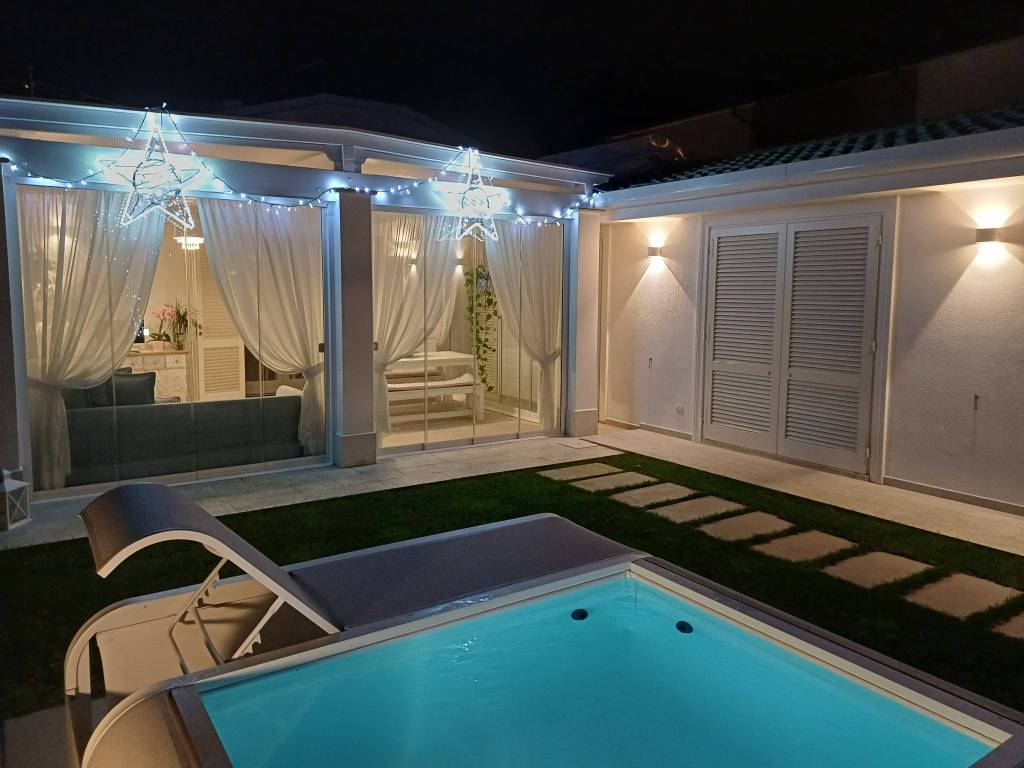 casa indipendente in vendita a Pietrasanta in zona Vignone