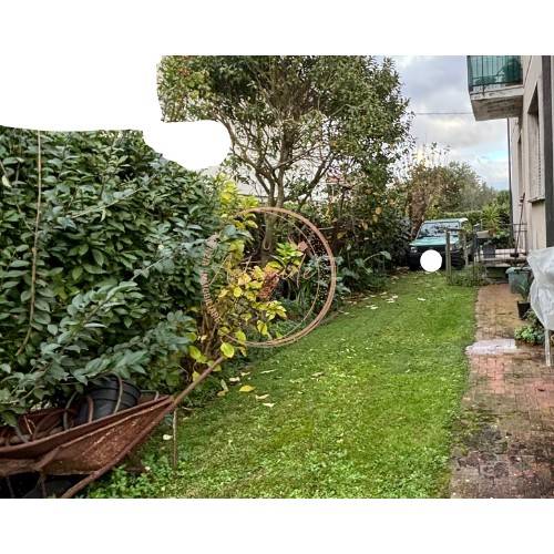 appartamento in vendita a Pietrasanta in zona Marina di Pietrasanta