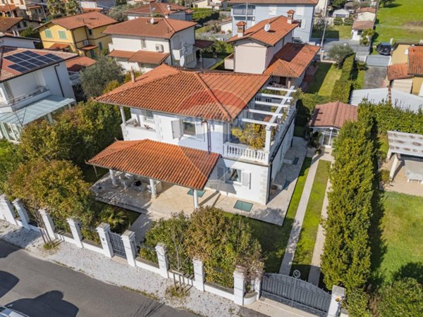 casa indipendente in vendita a Pietrasanta in zona Marina di Pietrasanta